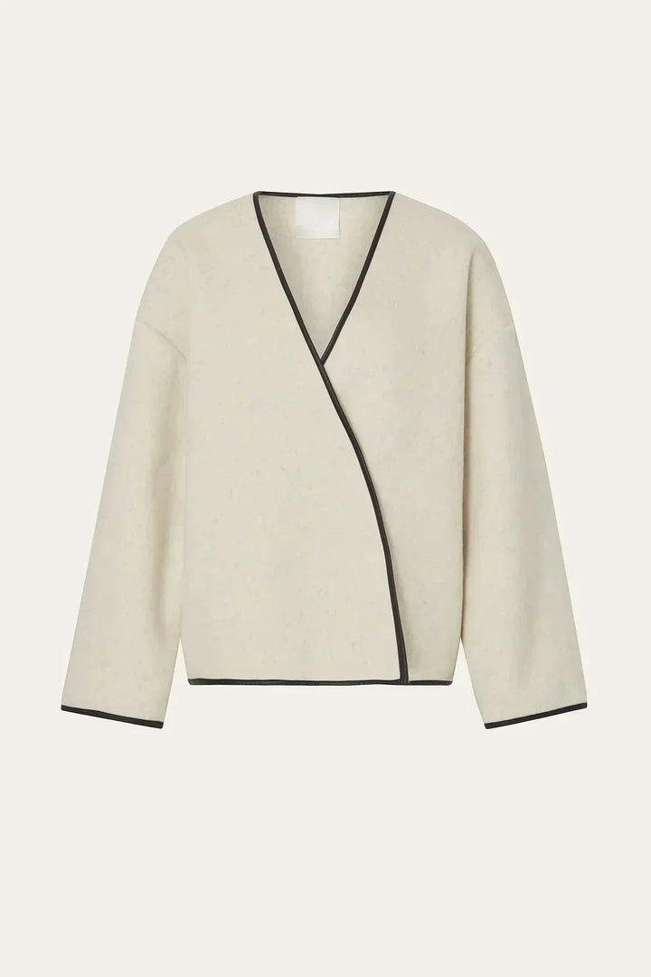 Sully | Short jacket with minimalist French scarf